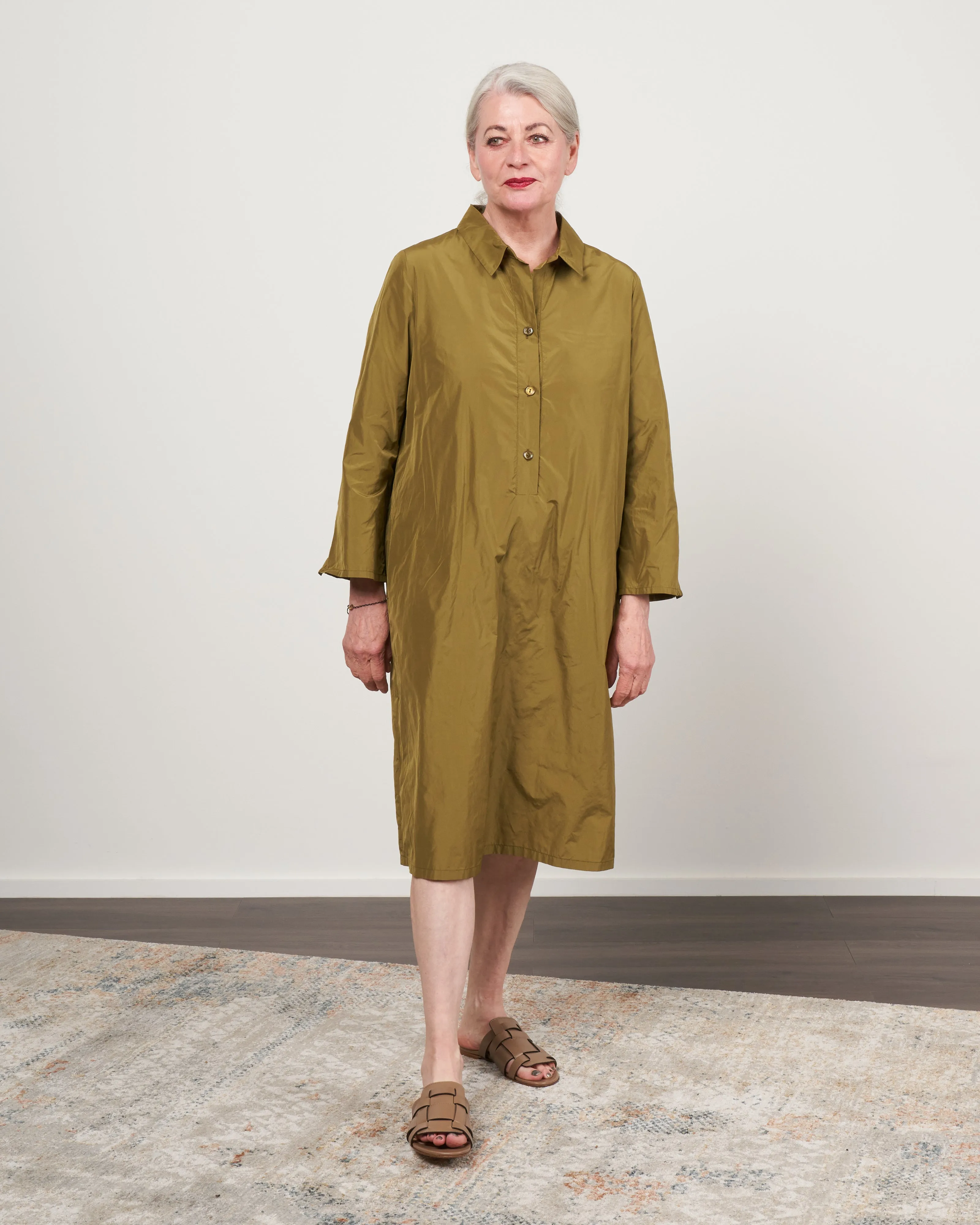 sporty dress with buttons and polo collar - lentil