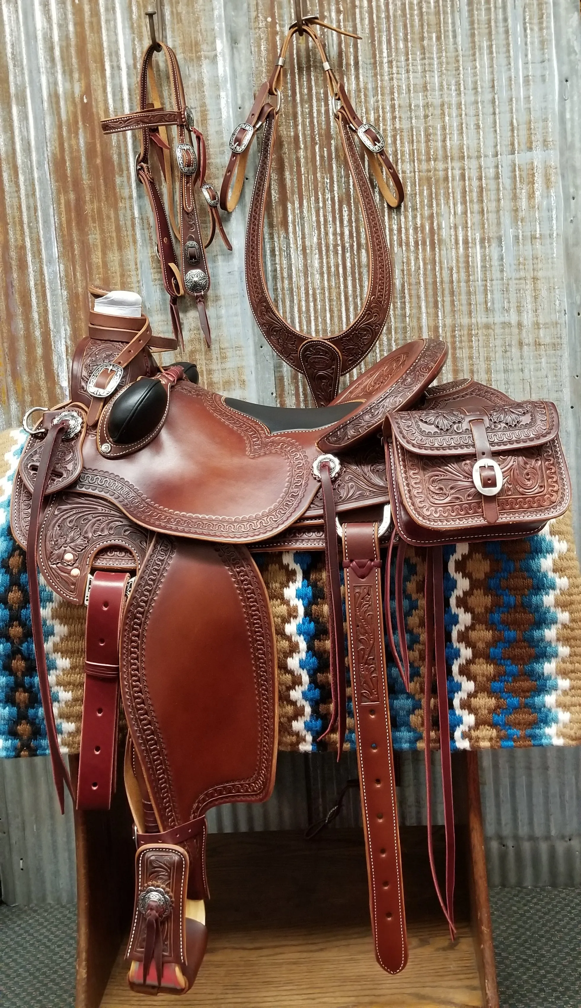 West 20 Exclusive B-Light Silver Saddle By RW Bowman