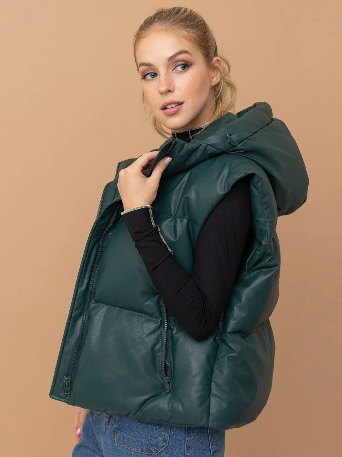 WOMEN'S ZIP UP SLEEVELESS SOLID HOODED PADDED VEST